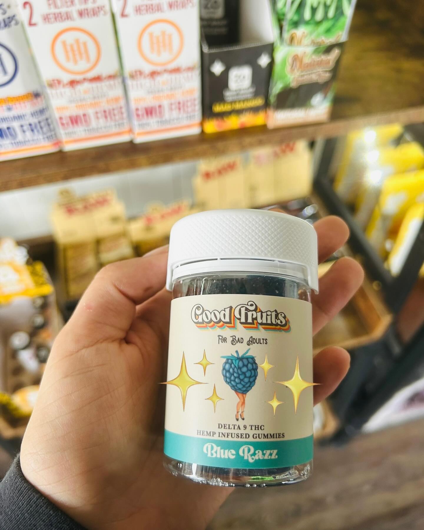 Juicy. Tangy. Totally craveable. Blue Razz is here to shake up your flavor game. ✨👅